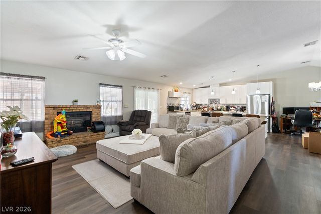 1800 North Torrey Pines Drive, Las Vegas, NV 89108