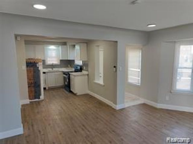 18411 Asbury Park, Detroit, MI 48235