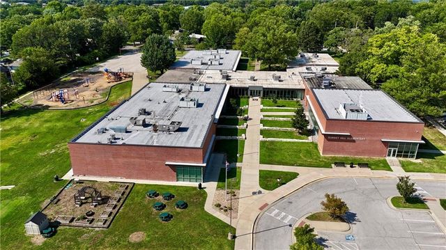 923 Crestline Drive, Lawrence, KS 66049