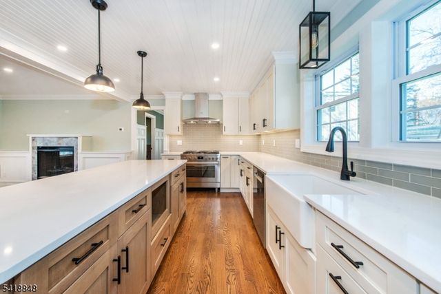 44 4Th Ave, Roseland Boro, NJ 07068