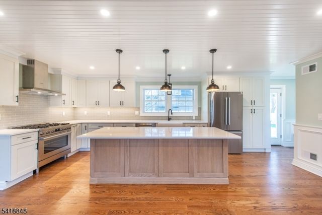 44 4Th Ave, Roseland Boro, NJ 07068