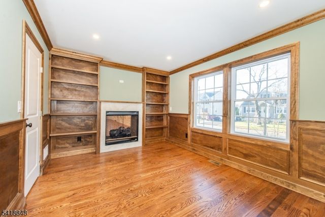 44 4Th Ave, Roseland Boro, NJ 07068