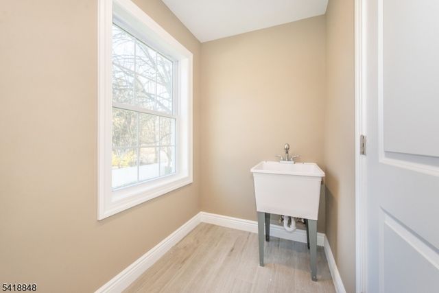 44 4Th Ave, Roseland Boro, NJ 07068