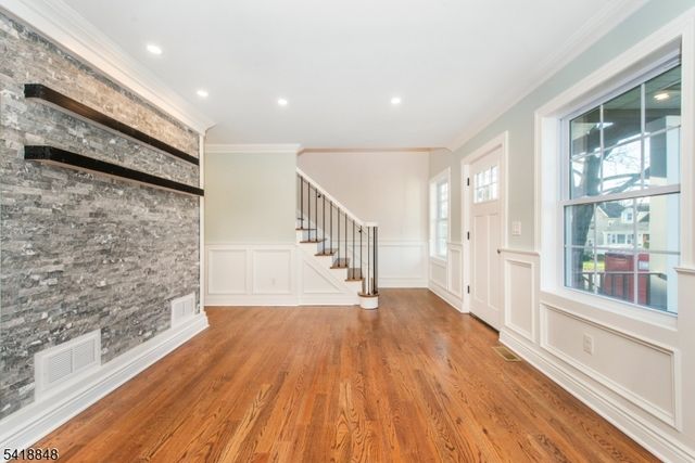 44 4Th Ave, Roseland Boro, NJ 07068