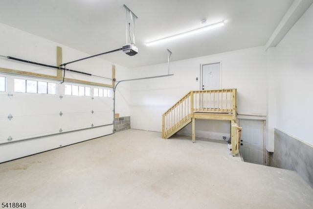 44 4Th Ave, Roseland Boro, NJ 07068