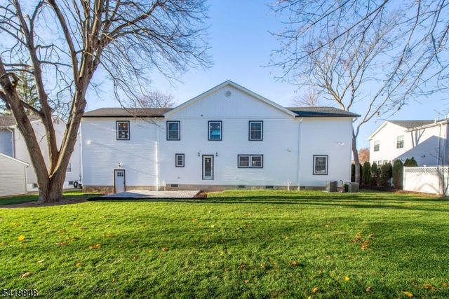 44 4Th Ave, Roseland Boro, NJ 07068