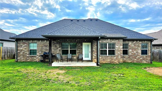 2303 Elisabeth Street, Siloam Springs, AR 72761