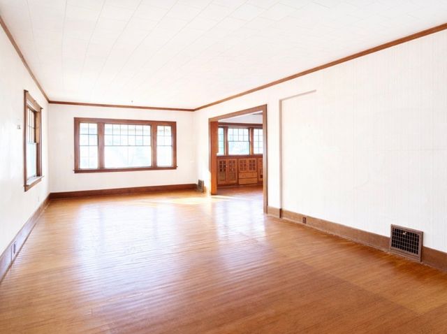 1300 46th Street, Des Moines, IA 50311