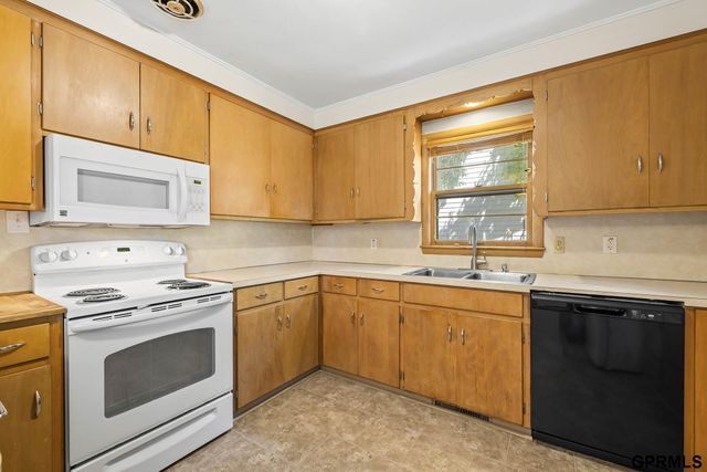 1601 N 60th Street, Omaha, NE 68104