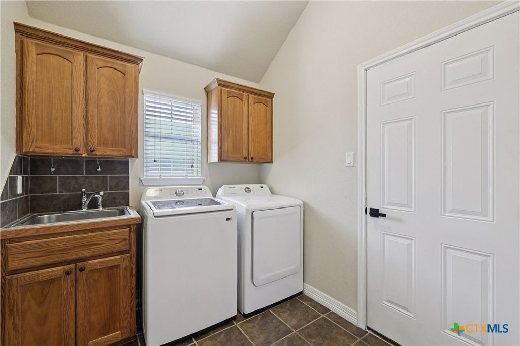 Image 14 of property listing at 1921 Merlin Drive, Harker Heights, TX 76548