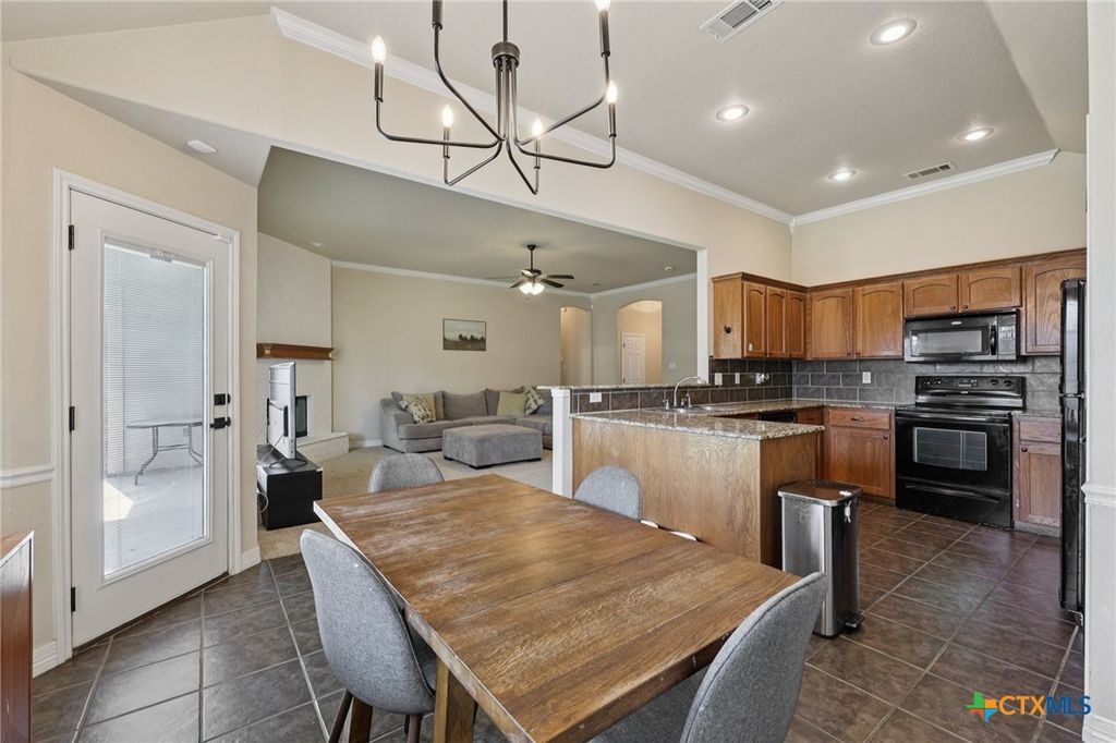 Image 6 of property listing at 1921 Merlin Drive, Harker Heights, TX 76548