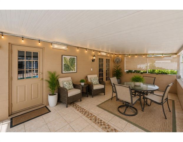 8206 VASSAR CIR, Tampa, FL 33634