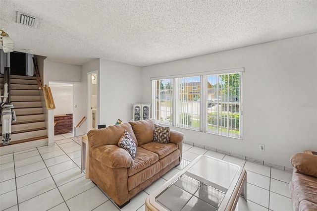 8206 VASSAR CIR, Tampa, FL 33634