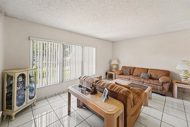 8206 VASSAR CIR, Tampa, FL 33634