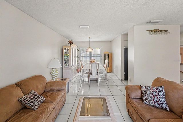 8206 VASSAR CIR, Tampa, FL 33634
