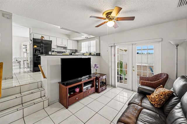 8206 VASSAR CIR, Tampa, FL 33634