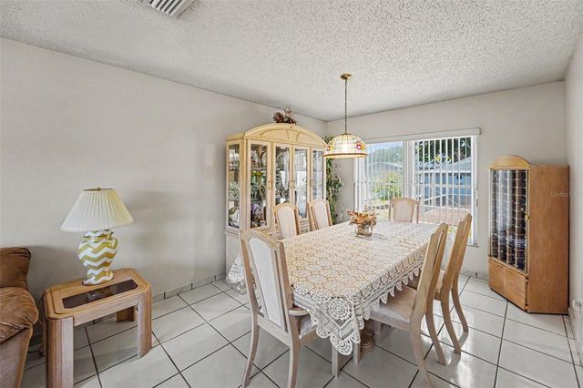8206 VASSAR CIR, Tampa, FL 33634