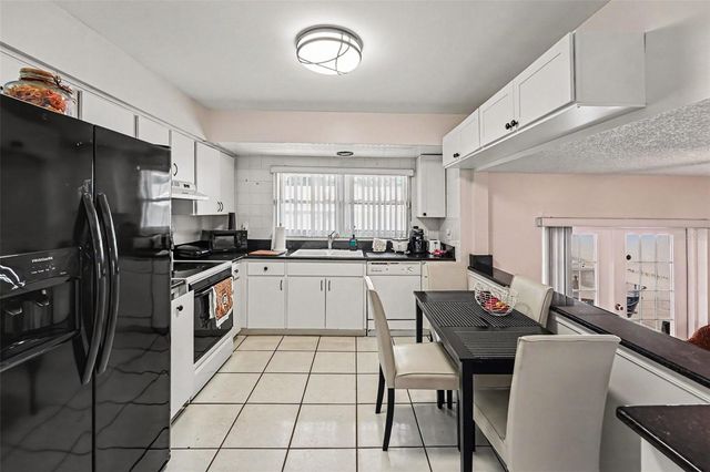 8206 VASSAR CIR, Tampa, FL 33634