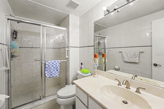 8206 VASSAR CIR, Tampa, FL 33634