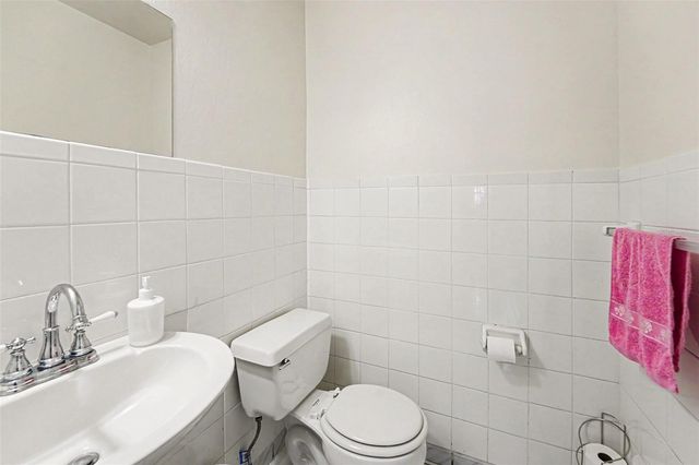 8206 VASSAR CIR, Tampa, FL 33634