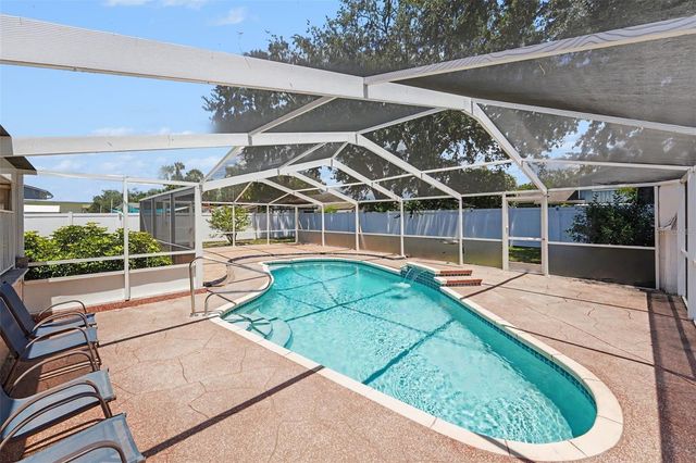 8206 VASSAR CIR, Tampa, FL 33634
