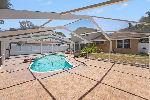 8206 VASSAR CIR, Tampa, FL 33634
