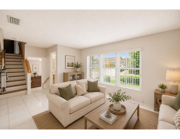 8206 VASSAR CIR, Tampa, FL 33634