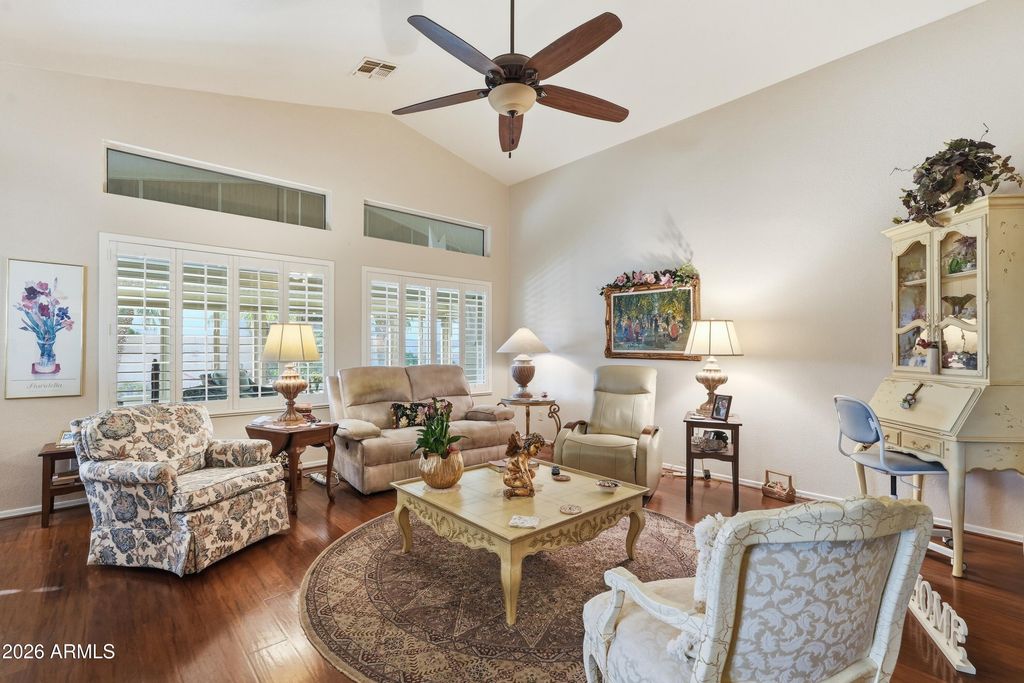 Image 7 of property listing at 20108 N 110TH Avenue, Sun City, AZ 85373