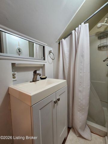 3011 Betty Ln, Louisville, KY 40205