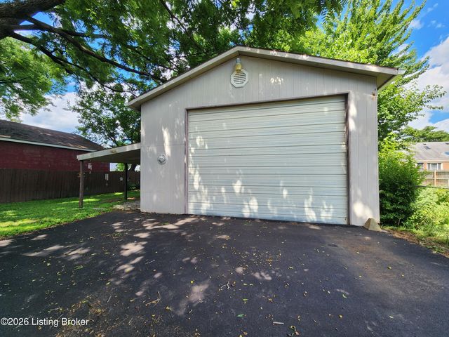 3011 Betty Ln, Louisville, KY 40205