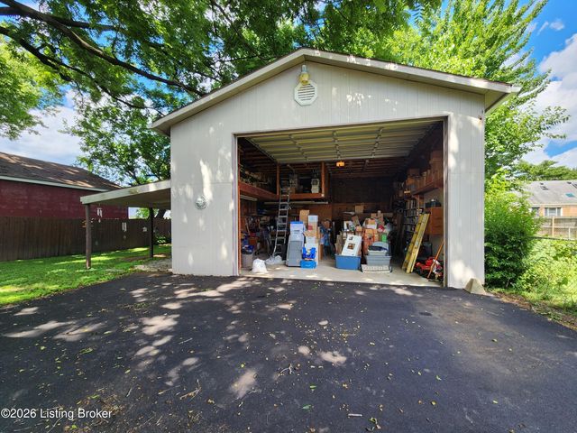 3011 Betty Ln, Louisville, KY 40205