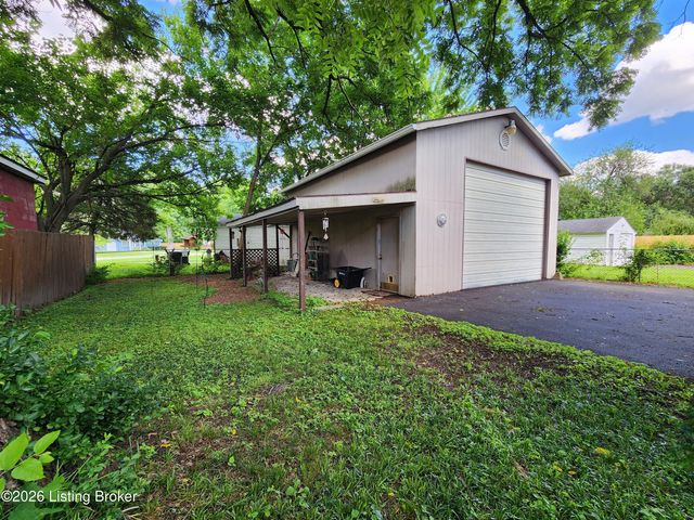 3011 Betty Ln, Louisville, KY 40205