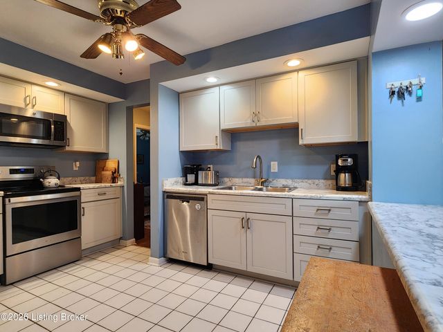 3011 Betty Ln, Louisville, KY 40205