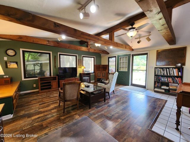 3011 Betty Ln, Louisville, KY 40205