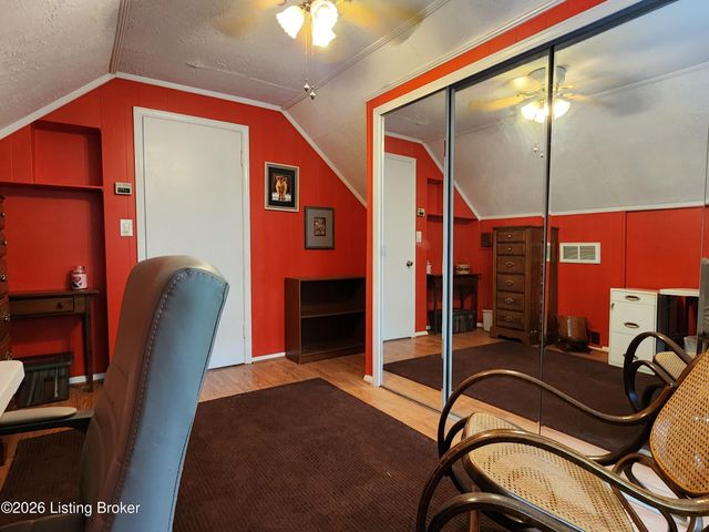 3011 Betty Ln, Louisville, KY 40205