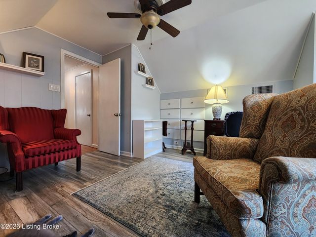 3011 Betty Ln, Louisville, KY 40205