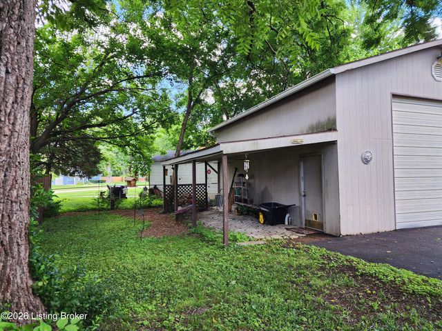3011 Betty Ln, Louisville, KY 40205