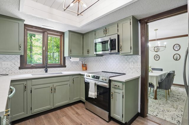 755 Round Court, Zionsville, IN 46077