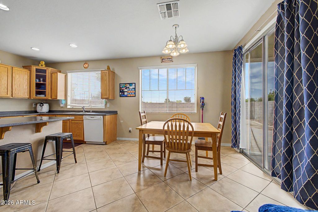 Image 6 of property listing at 4440 E LOS ALTOS Drive, Gilbert, AZ 85297