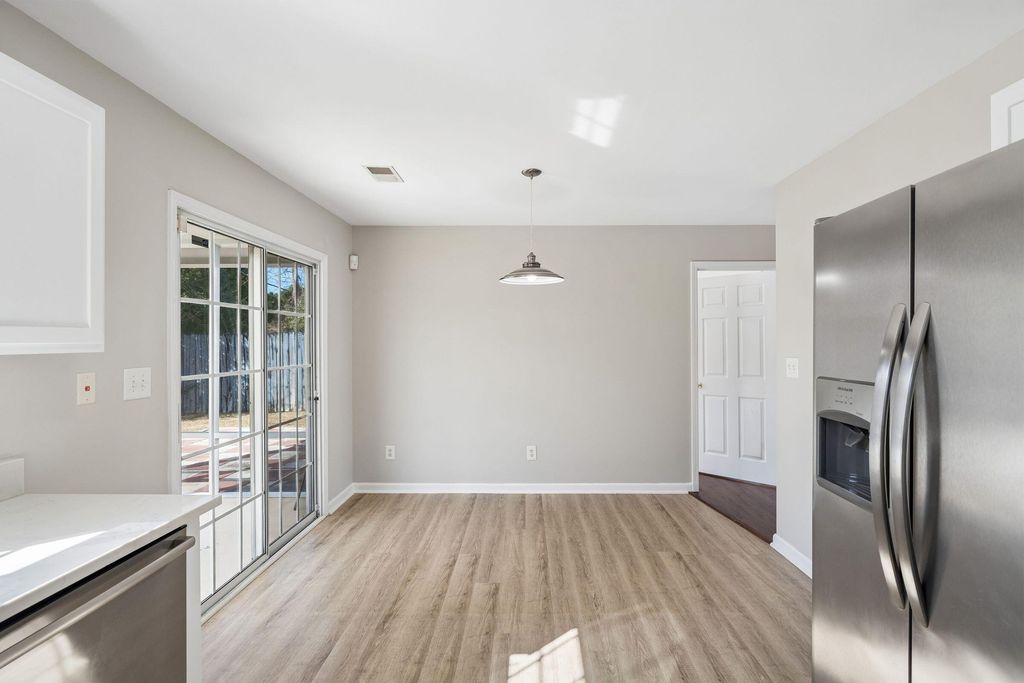 Image 10 of property listing at 1207 Shadow Mist Lane, Charleston, SC 29492