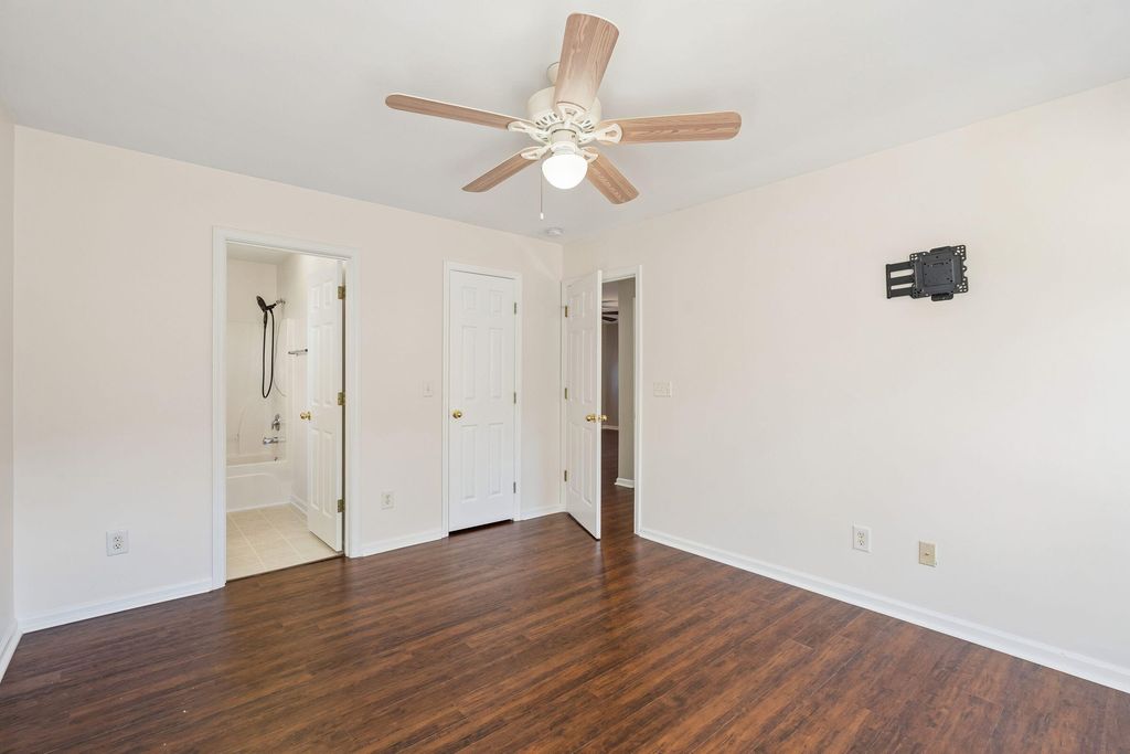 Image 15 of property listing at 1207 Shadow Mist Lane, Charleston, SC 29492