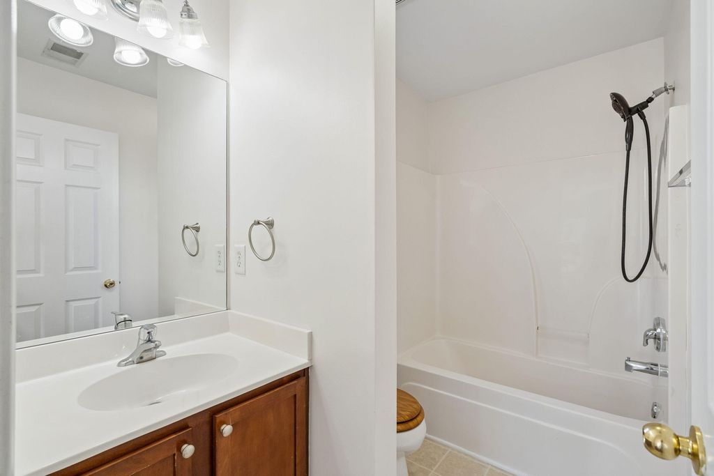 Image 16 of property listing at 1207 Shadow Mist Lane, Charleston, SC 29492