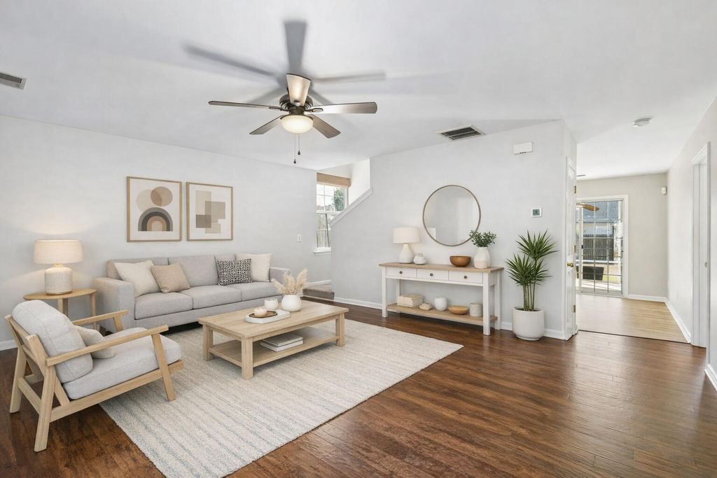 Image 4 of property listing at 1207 Shadow Mist Lane, Charleston, SC 29492