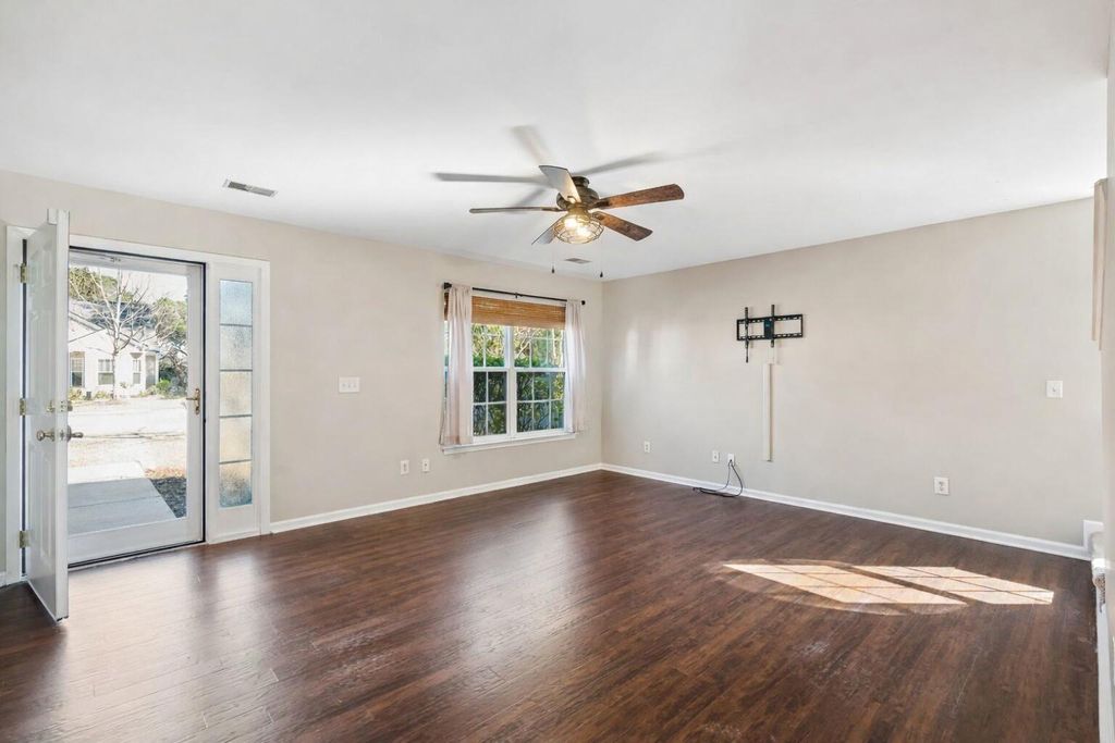 Image 6 of property listing at 1207 Shadow Mist Lane, Charleston, SC 29492