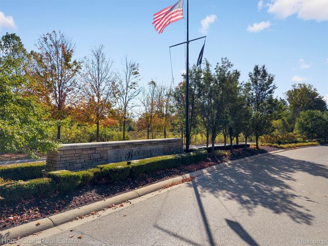 6031 BALMORAL Way, Commerce Charter Township, MI 48382