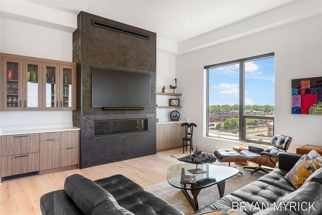 159 S River Avenue 505, Holland, MI 49423