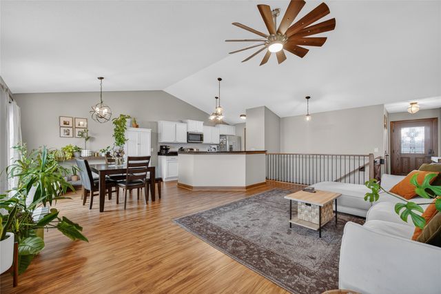 16201 Wilden Drive, Urbandale, IA 50323