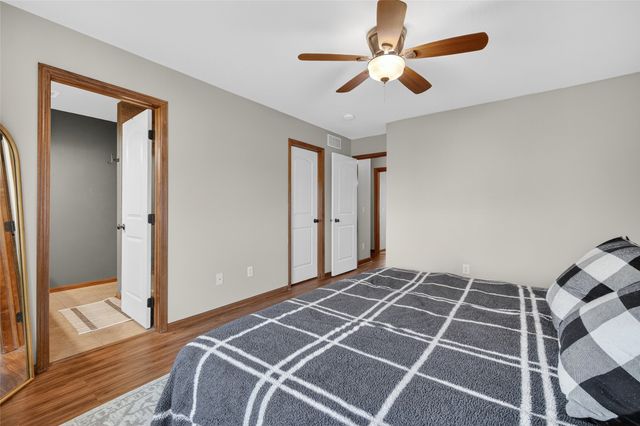 16201 Wilden Drive, Urbandale, IA 50323