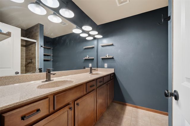 16201 Wilden Drive, Urbandale, IA 50323