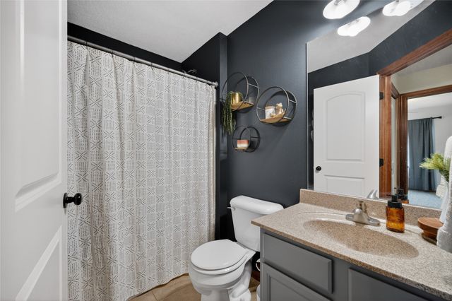 16201 Wilden Drive, Urbandale, IA 50323